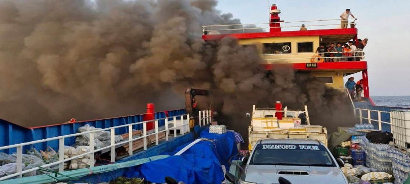 थाईलैंड : नाव में लगी आग, समुद्र में कूद कर 108 यात्रियों ने बचाई जान