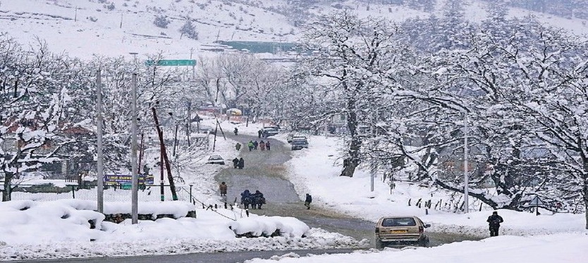 Weather : कश्मीर-हिमाचल में बर्फबारी से बढ़ी ठण्ड, यूपी में पारा गिरा