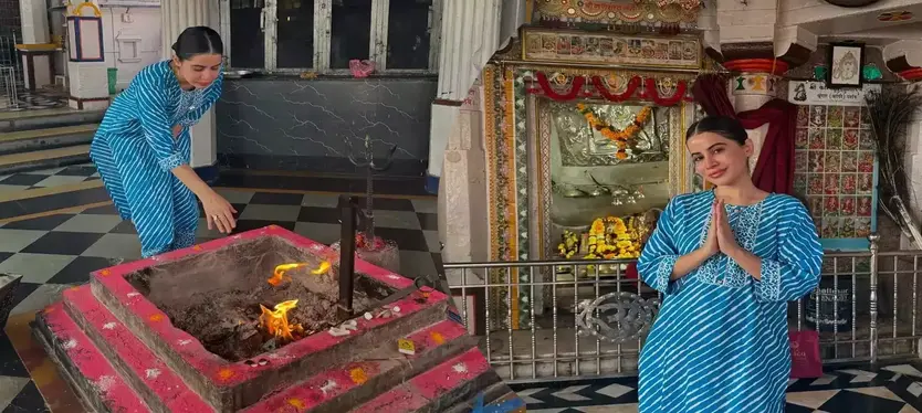 एक्ट्रेस Urfi Javed दर्शन करने पहुंची शिव मंदिर