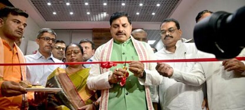 Bhopal railway station में CM ने किया VIP लाउंज का शुभारंभ