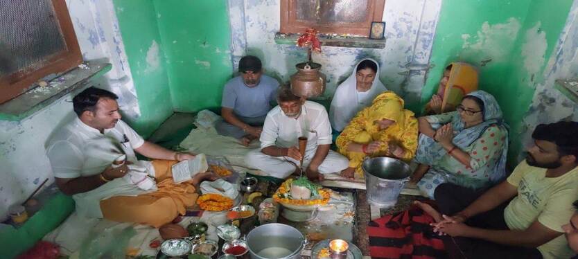 muslim-mahila-jalabhishekh-in mandir