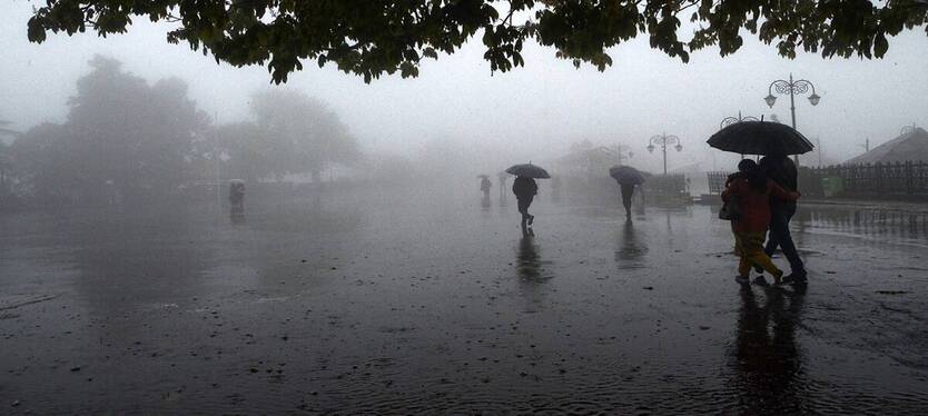 Weather : बिहार में मानसून की एंट्री, दिल्ली-यूपी में आज बारिश के आसार