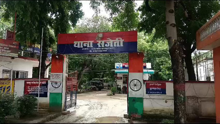 दरोगा बोले – फाइल बनाने में लगे डेढ़ हजार रूपये, तुम नहीं दोगे तो हम देंगे
