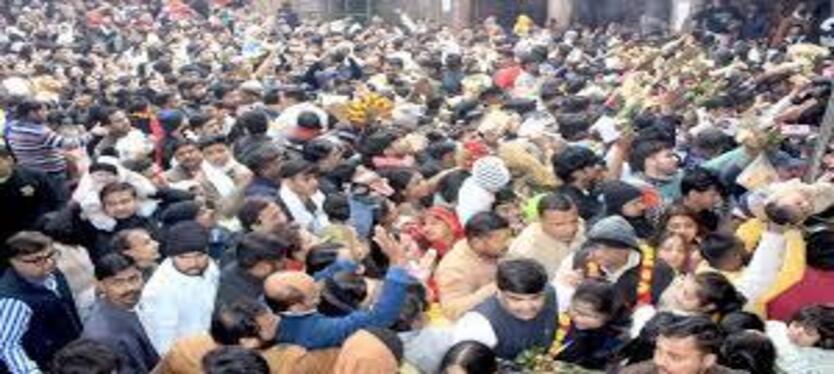 heavy-rush-in-temple