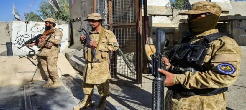 pak-afgan-soldier-firing