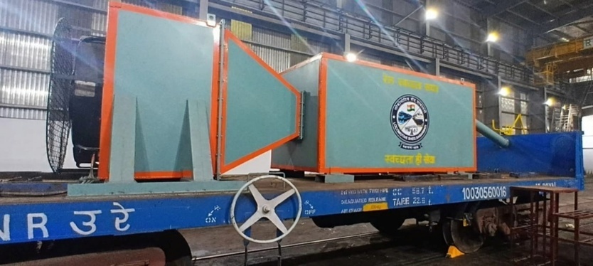 Vacuum-assisted-track-cleaner