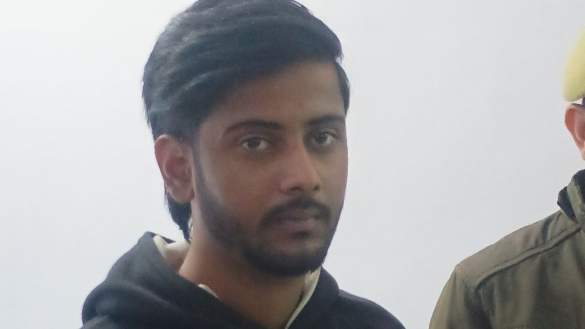 Kanpur: महिला सिपाही को लूटने वाले ने एनकाउंटर के डर से किया सरेंडर