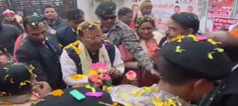 काशी पहुंचे पंकज चौधरी, मार्कंडेय महादेव का किया पूजन