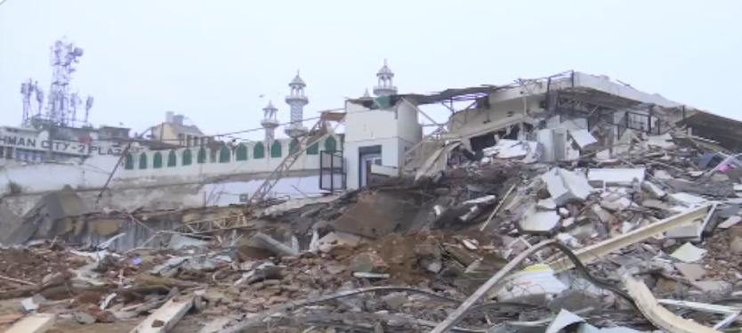 मस्जिद पर बुलडोजर एक्शन से आक्रोश, भीड़ ने किया पुलिस पर पथराव