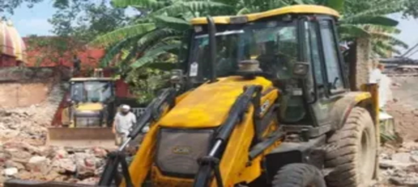 bulldozer-sambhal-madarasa