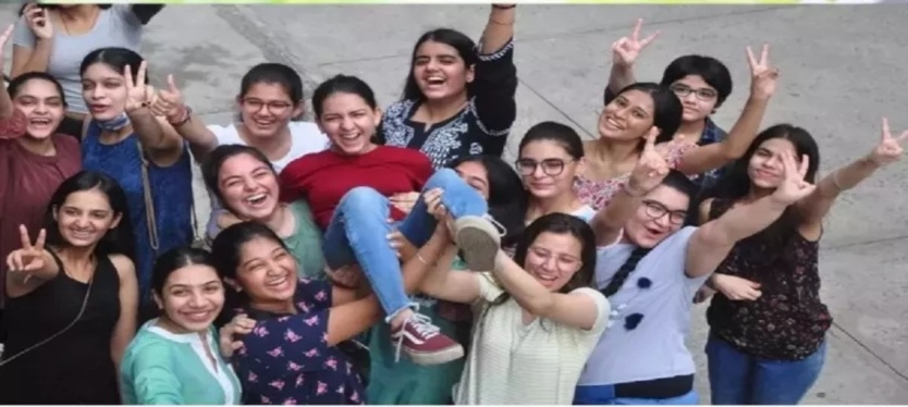 Bihar Board Result 2026 : मैट्रिक परीक्षा में पुष्पांजलि और सबरीन ने किया टॉप