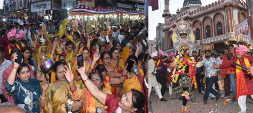 अनुमति के बाद धूमधाम से निकली काली शोभायात्रा