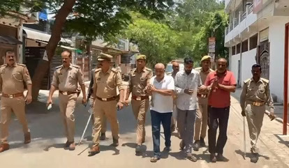 बर्रा हत्याकांड के दरिंदों की पुलिस ने निकाला जुलूस, हाथ जोड़कर मांगी माफी