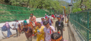 Udhampur : त्रिकुट पर्वत पर बादलों के जमघट से श्रद्धालुओं के चेहरे पर रौनक