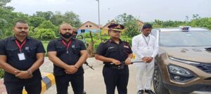 ब्रिगेडियर की वर्दी, कार पर स्टार-फ्लैग और बाउंसर गिरफ्तार