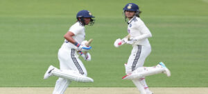 ENG W vs IND W Test: स्मृति-हरमनप्रीत के बदौलत भारत का चुनौतीपूर्ण स्कोर