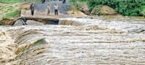 48 घंटे भारी बारिश का अलर्ट, पुल टूटने से गांवों का जिला मुख्यालय से संपर्क कटा