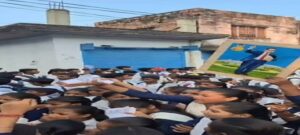 UP : सरकारी स्कूल के बच्चों की प्रशासन ने मानी मांगे