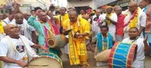 मुड़िया संतों ने निकाली शोभायात्रा, झांझ-मृदंग की धुनों पर खूब झूमे