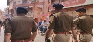 Varanasi : बच्चे के लिए 19 महीनो से भटक रही दुष्कर्म पीड़िता मां