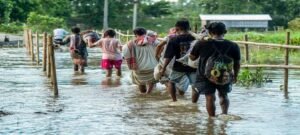 असम में बाढ़ से मरने वालों की संख्या 98 पहुंची, कई राज्यों में जनजीवन ठप