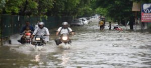 आधी रात के बाद हुईं झमाझम बारिश, उमस से मिली राहत