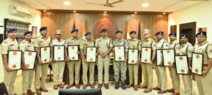 गृह मंत्री अमित शाह ने दंतेवाड़ा पुलिस के अधिकारियों को किया सम्मानित