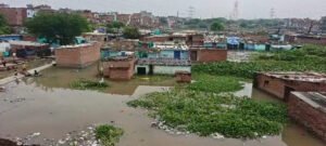पांडु नदी किनारे के मकानों में घुसा पानी, अधिकारियों ने क्षेत्र का किया निरीक्षण