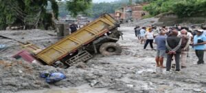 Nepal : विनाशकारी बाढ़ का कहर, मृतकों की संख्या 900 के पार