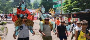 नीलकंठ में गूंज रहे बम-बम भोले के जयकारे