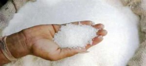 सरकार ने चलाया चाबुक तो घटने लगे दाम, चीनी मिलों का कोटा तय