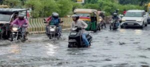 दिल्ली-NCR में बूंदाबांदी शुरू, 5 घंटे के भीतर 15 राज्यों में भारी बारिश का अलर्ट
