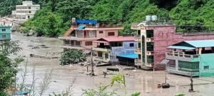 Nepal : बाढ़ से भारी तबाही 9 से ज्यादा की मौत, 9 जवान समेत 400 टूरिस्ट लापता