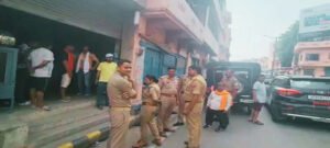 विधवा से छेड़खानी में सपा पार्षद गिरफ्तार,समर्थकों का थाने पर हंगामा, FIR दर्ज