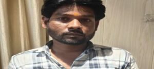 UP : 1 लाख रिश्वत लेते रंगे हाथ पकड़ा लेखपाल का मुंशी