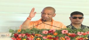 CM योगी ने अधिवक्ताओं को दी कैशलेश इलाज की सौगात