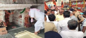 टूंडला स्टेशन से हटाया हनुमान जी का मंदिर, मजार भी शिफ्ट