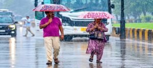 Delhi – NCR में झमाझम बारिश का दौर जारी, अलर्ट जारी