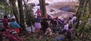 केरलम : भूस्खलन और अचानक आई बाढ़ से 6 लोगों की मौत, कई पर्यटक लापता