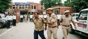 सचिव के नाम पर BJP विधायक से मांगी 25 लाख की रिश्वत,  पुलिस बुलाकर किया  हवाले