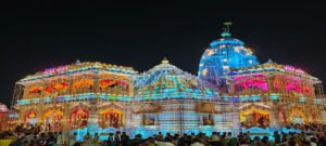 सड़कों पर श्रद्धालुओं का हुजूम और राधे-राधे की गूंज