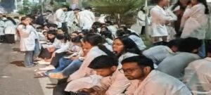 MP : भोपाल में इंटर्न डॉक्टरों के आंदोलन से सड़क जाम, CM हाउस का रास्ता बंद