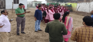 शहडोल में DM से मिलने रात 3 बजे पैदल निकलीं 32 छात्राएं, 16 किमी चलने के बाद समझाने पर लौटीं