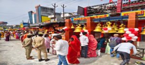 गजकेसरी योग में होगा शारदीय नवरात्र का शुभारंभ, मंदिरों में सजावट और तैयारियां पूरी