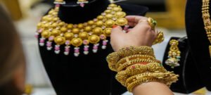 काशी के सराफा बाजार में 18 कैरेट के गहने, डायमंड मंगलसूत्र की डिमांड