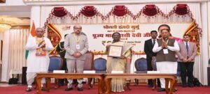 राष्ट्रपति मुर्मु ने पूज्य माता हासी देवी के सम्मान में 200 रुपये का स्मारक सिक्का किया जारी