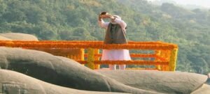 PM मोदी ने ‘स्टैच्यू ऑफ यूनिटी’ पर सरदार पटेल को अर्पित की पुष्पांजलि